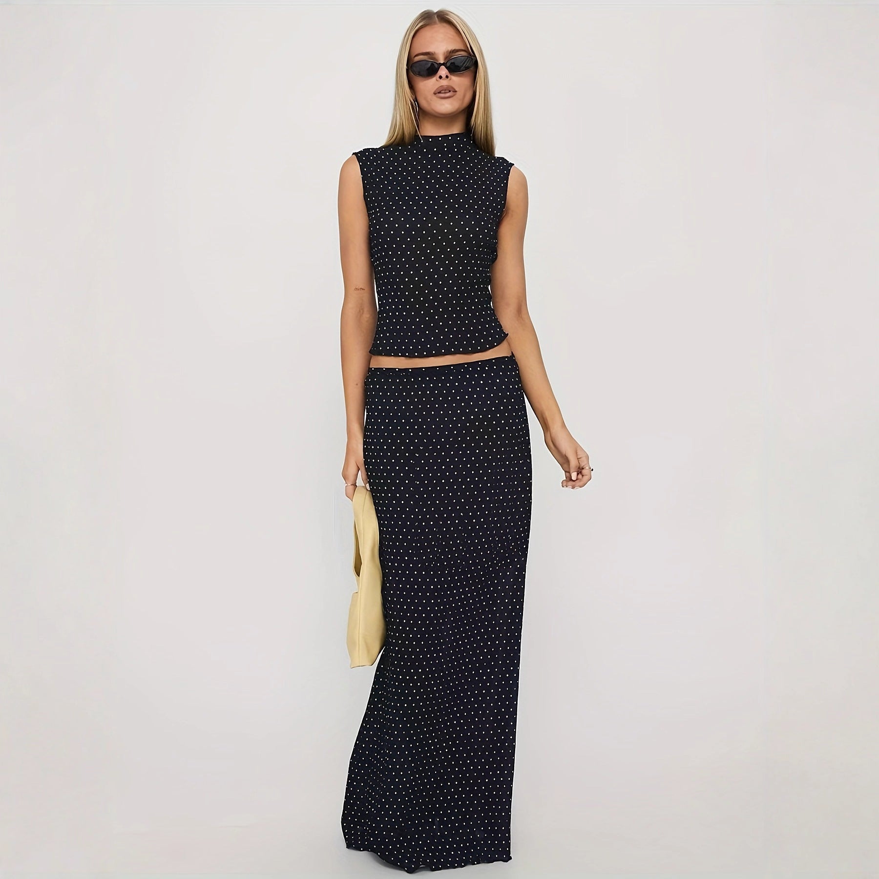 Conjunto de top y falda sin mangas con lunares