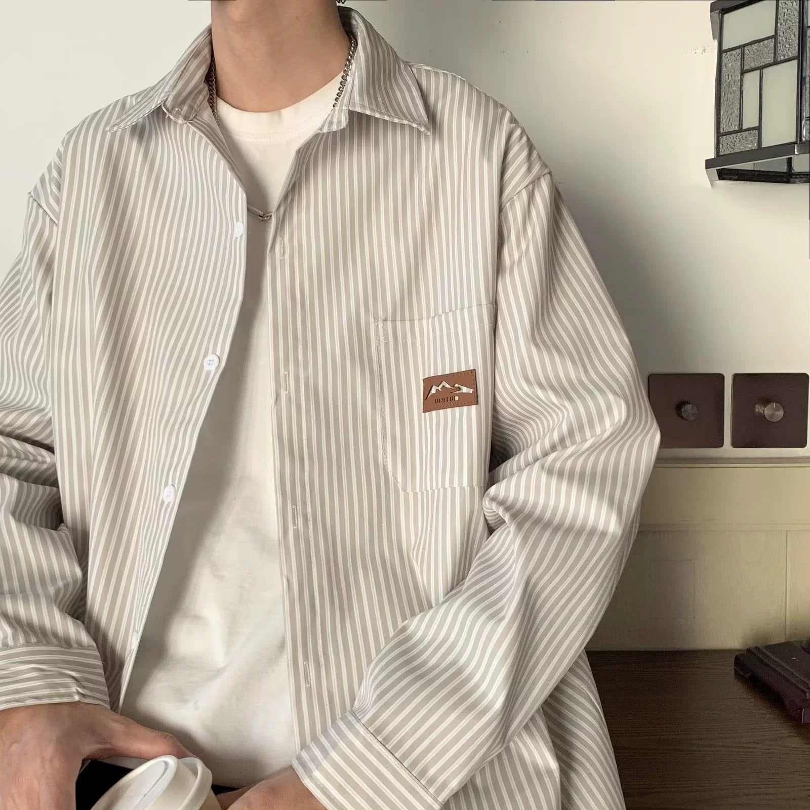 Camisa de rayas casual holgada refinada para hombre